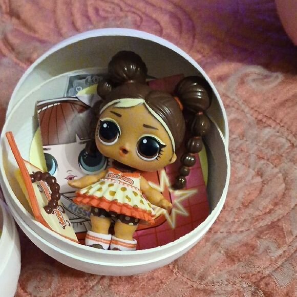 L.O.L. Surprise! White and Yellow Dolls & Accessories - Picture 2 of 4